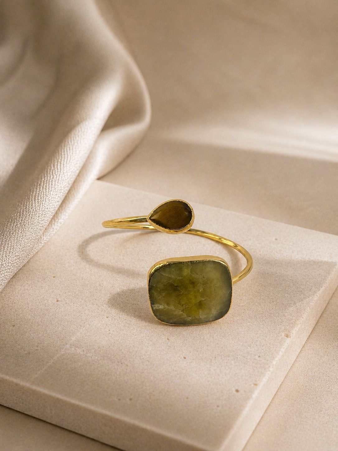 Verstellbares Armband Olivenstein – 14K vergoldet über Messing