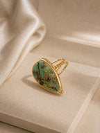 Aura Green Stone Verstellbarer Ring – Messing mit 14K Goldbeschichtung