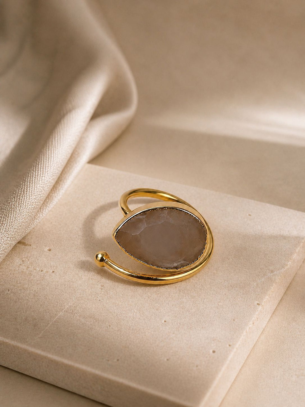 Moonlight Stone Verstellbarer Ring – 14K Gold plattiert auf Messing
