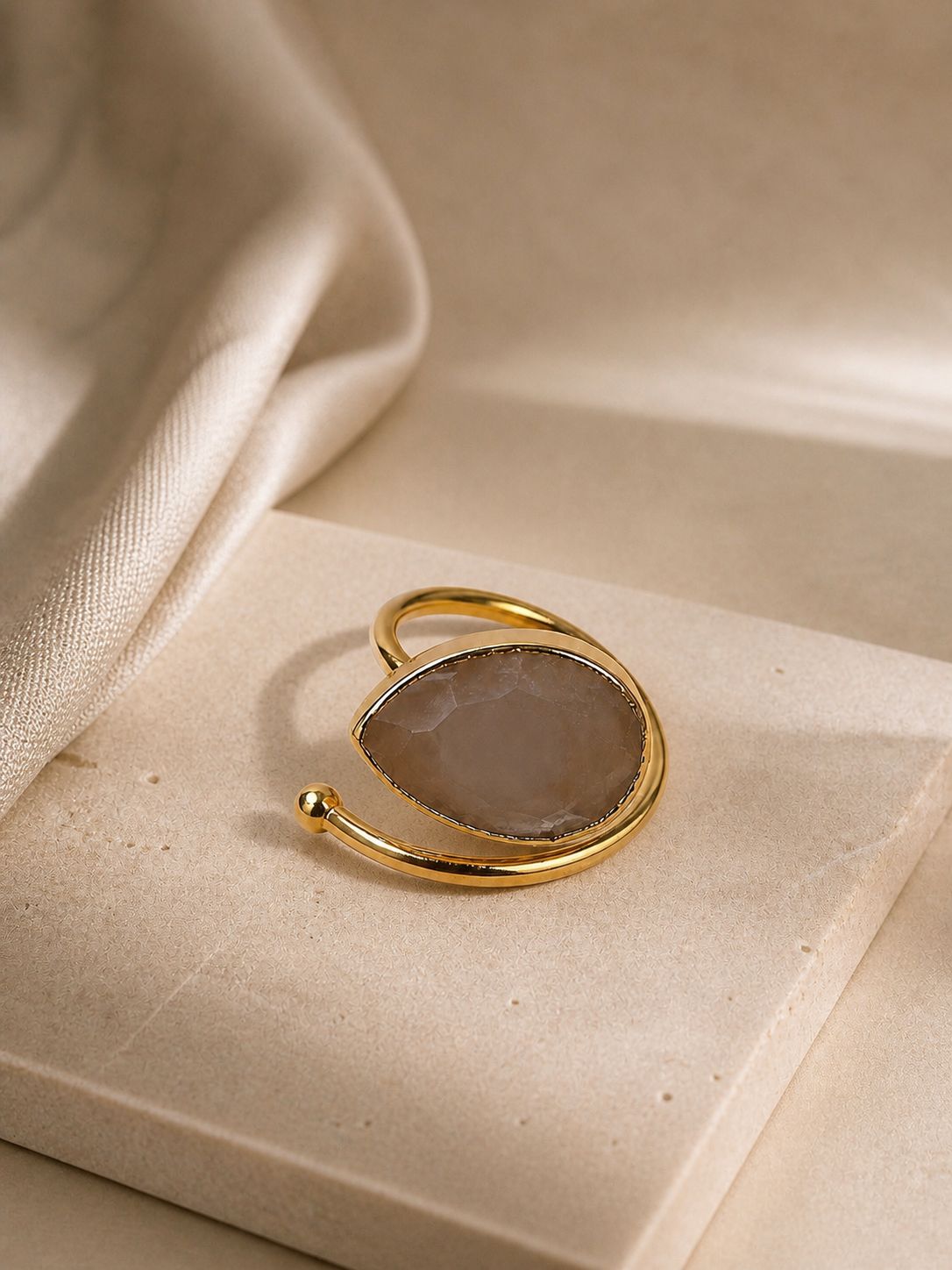 Moonlight Stone Verstellbarer Ring – 14K Gold plattiert auf Messing