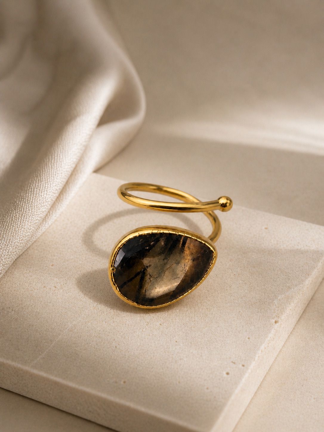 Verstellbarer Rauchquarzring – 14K vergoldetes Messing