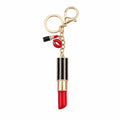 Schlüsselanhänger & Taschenaccessoire mit Lippenstiftfigur und Steinen