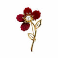 Ruby Bloom Brosche – Rote Blume mit Perlen- und Steindetails