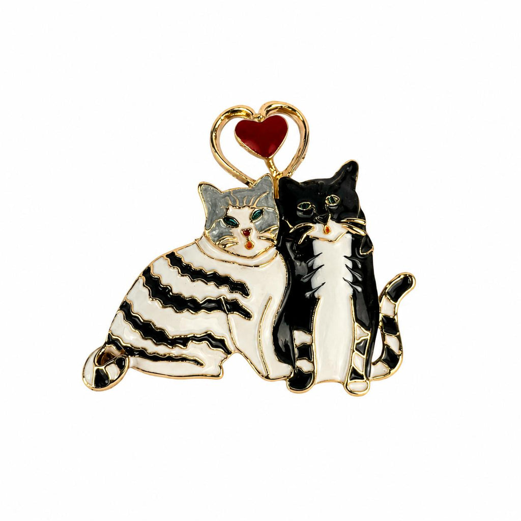 Liebe Katzen Brosche – Süßes Katzendesign mit Herzdetails