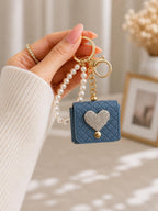 Luxus Mini-Taschenschlüsselanhänger mit Herzstein – roter Charm mit Perlendetails