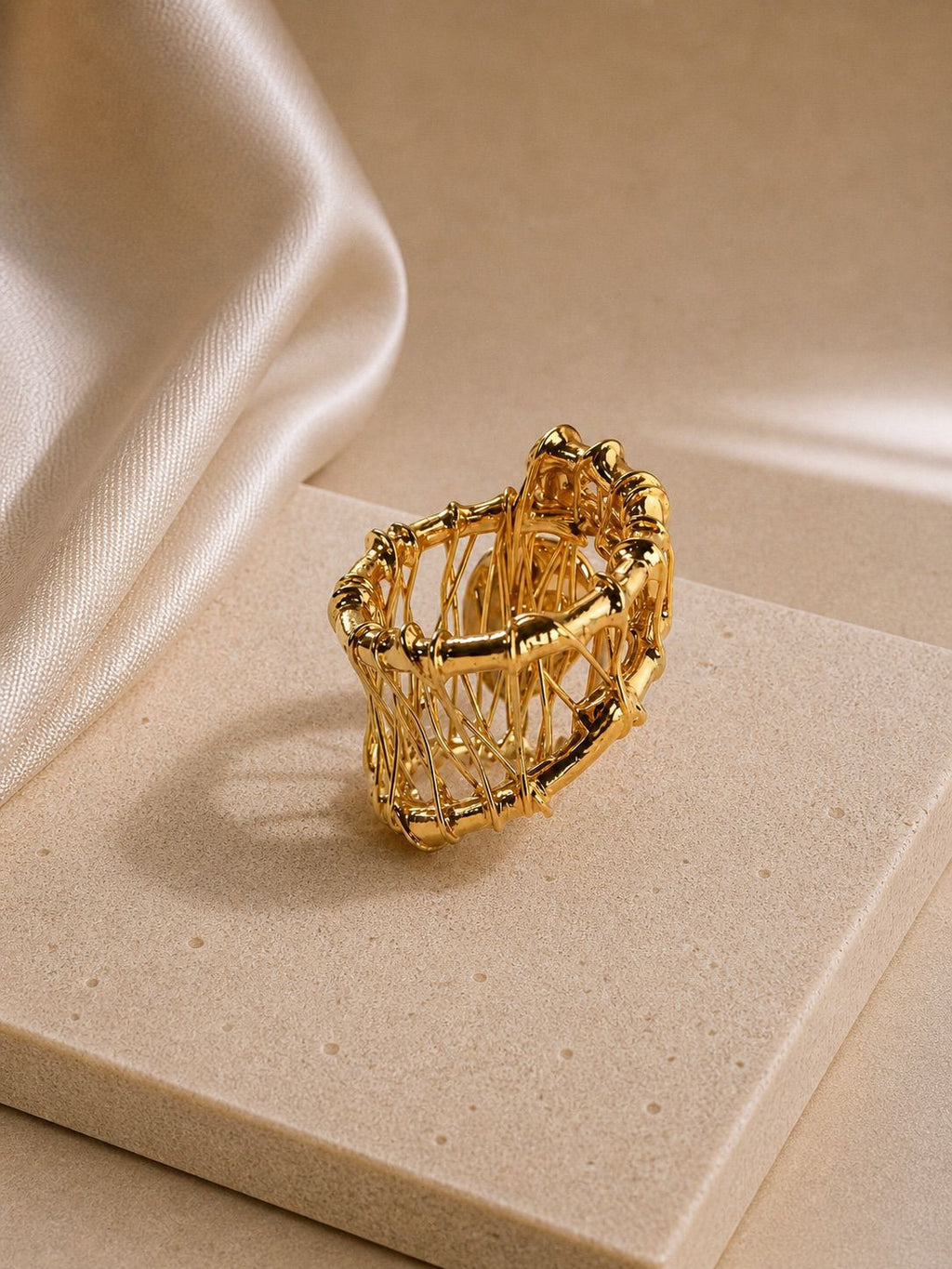 Aura Green Stone Verstellbarer Ring – Messing mit 14K Goldbeschichtung
