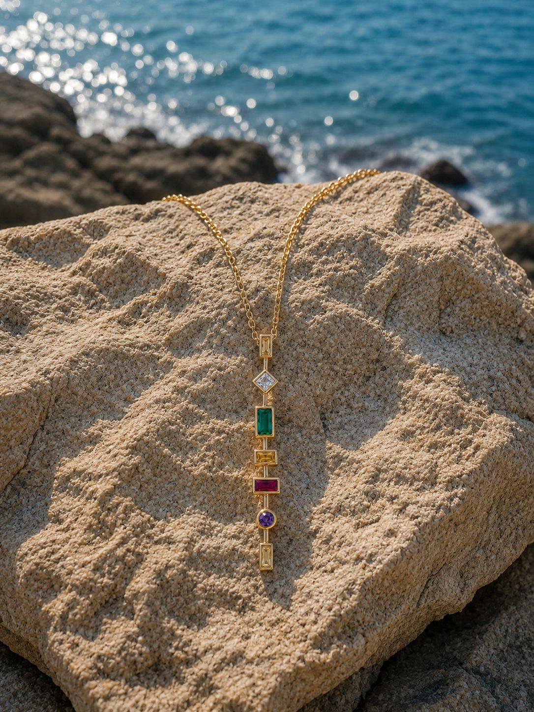 14K vergoldete Edelstahlkette mit bunten Steindetails