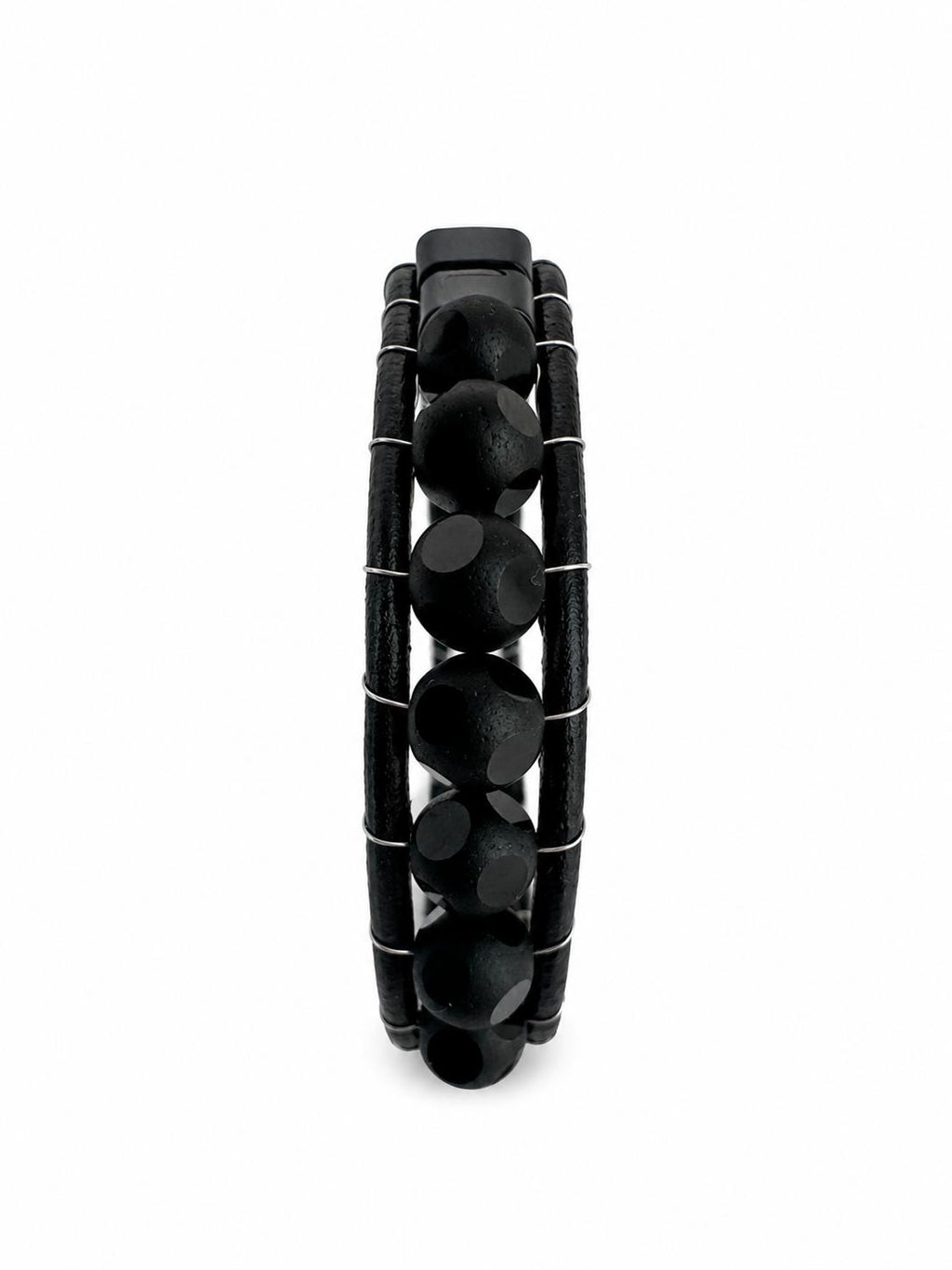 Herrenarmband aus schwarzem Leder mit Steinbesatz
