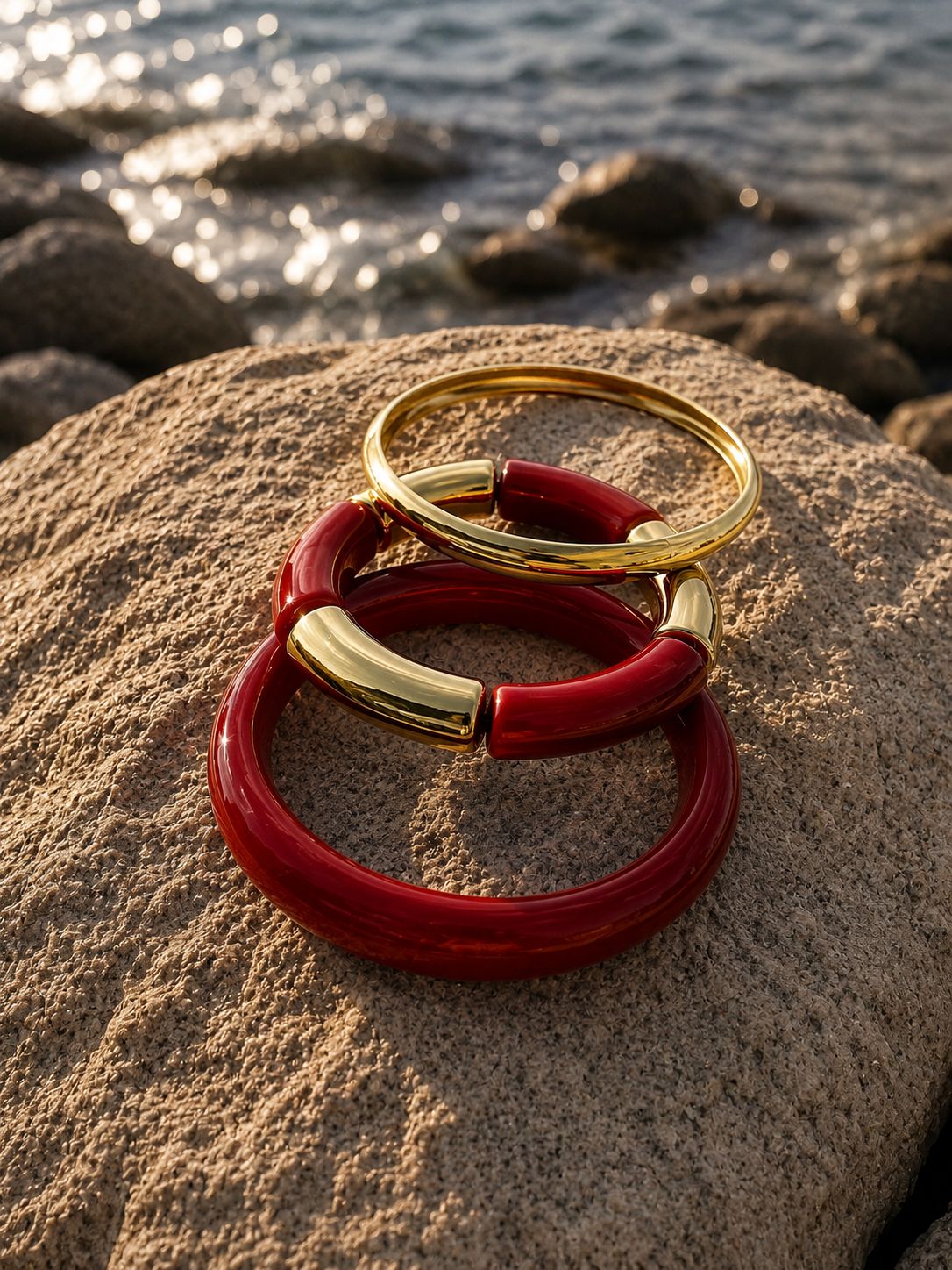 3er-Armband-Set mit Rot- und Golddetails – kombinierbares Design