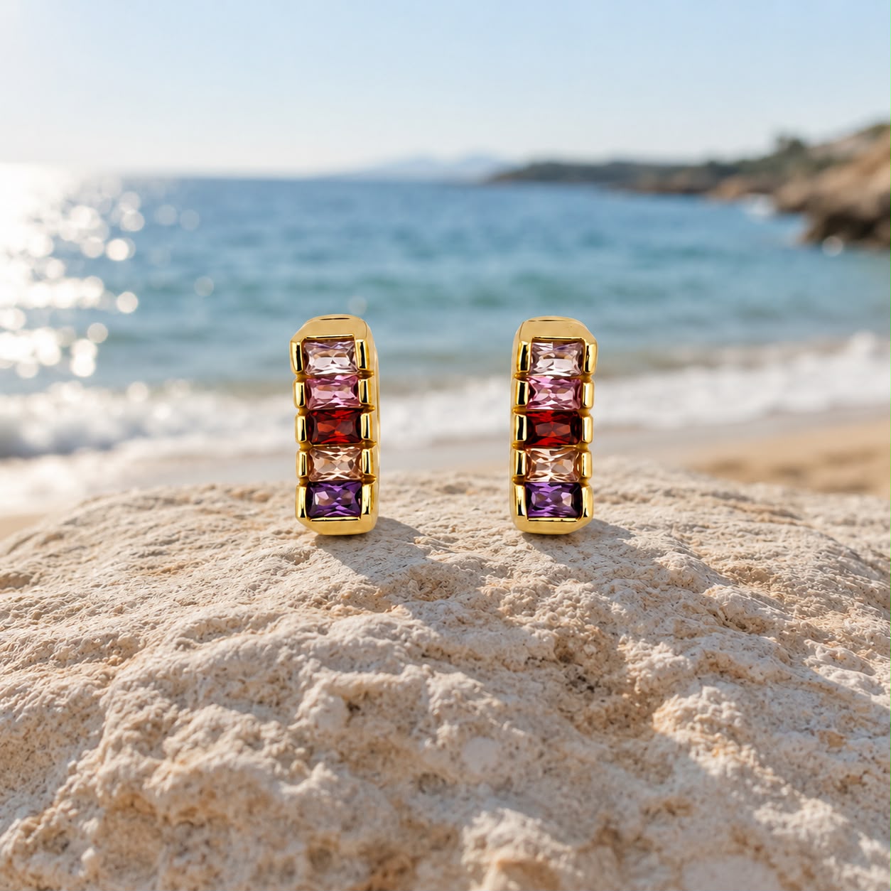 Renkli Taşlı Gold Halka Küpe | 18K Altın Kaplama Çelik | Suya Dayanıklı Minimal Küpe