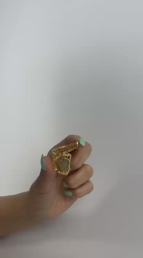 Aura Green Stone Verstellbarer Ring – Messing mit 14K Goldbeschichtung