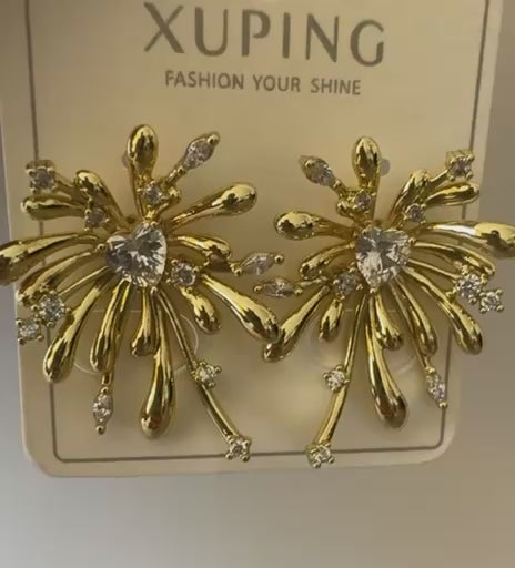 Xuping Çelik Çiçek Formlu Zirkon Taşlı Küpe