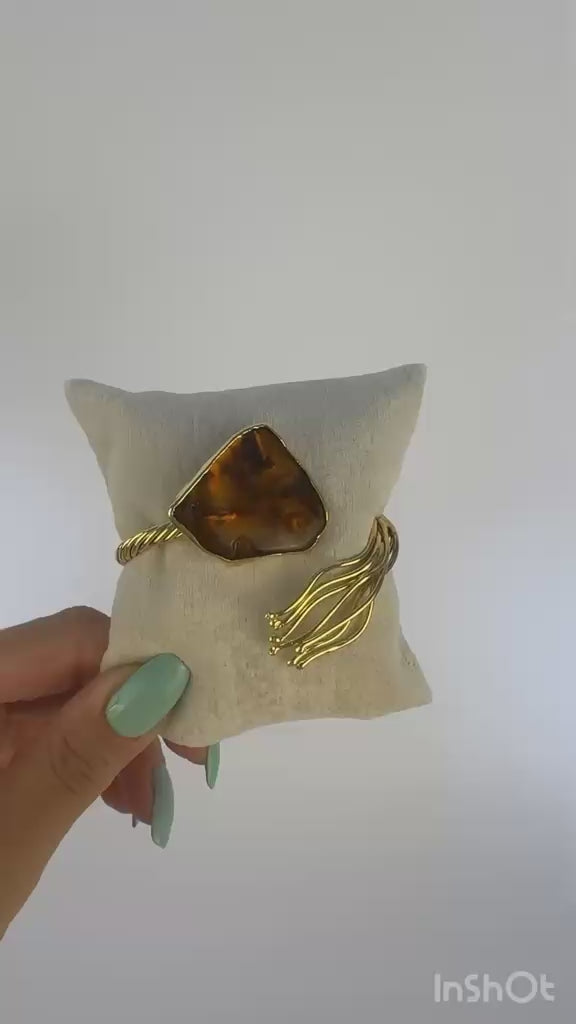 Amber Glow Adjustable Bracelet with Amber Stone – 14K Gold Plated over Brass