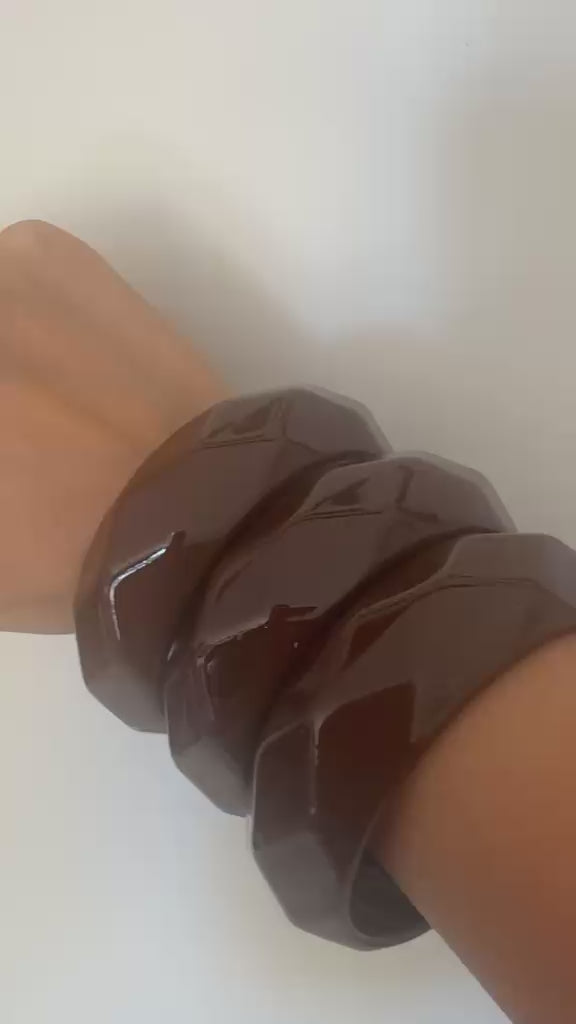 Geometrik Tasarımlı Kahverengi Reçine Bilezik